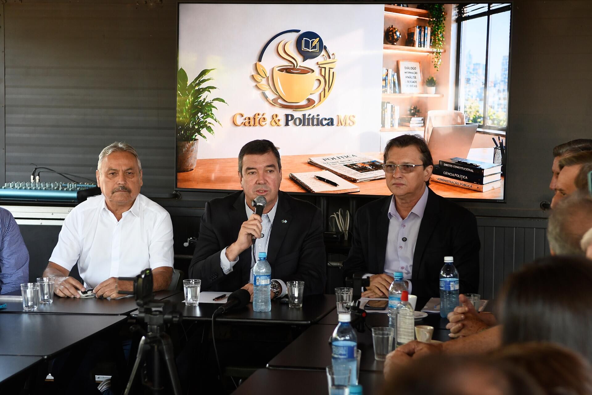 Imagem ilustrativa da matéria Riedel destaca avanços de Mato Grosso do Sul e aponta educação e geração de renda como desafios para os próximos anos