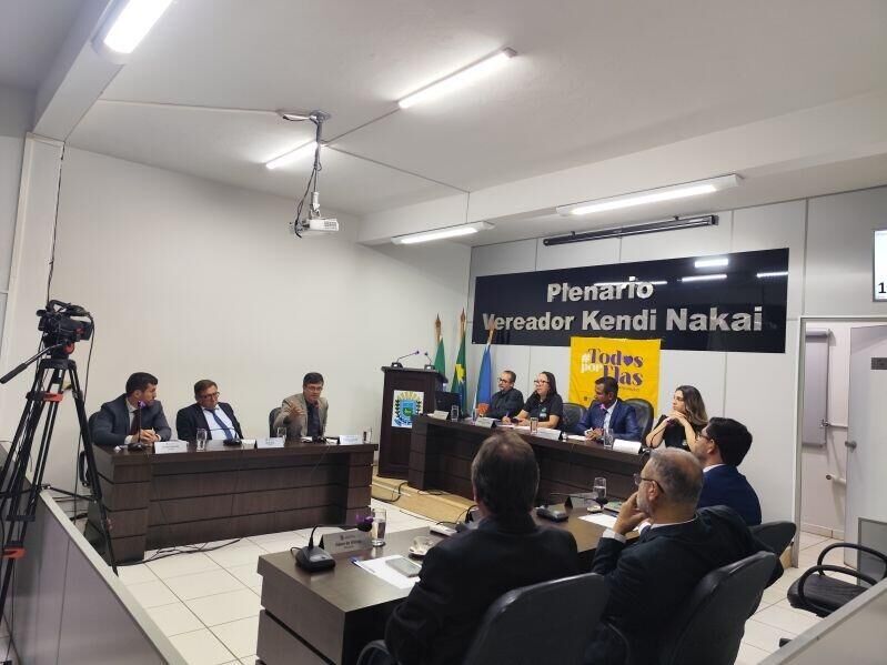 Imagem da notícia Câmara de Paraíso das Águas aprova projetos e presta homenagem a pioneiro do município