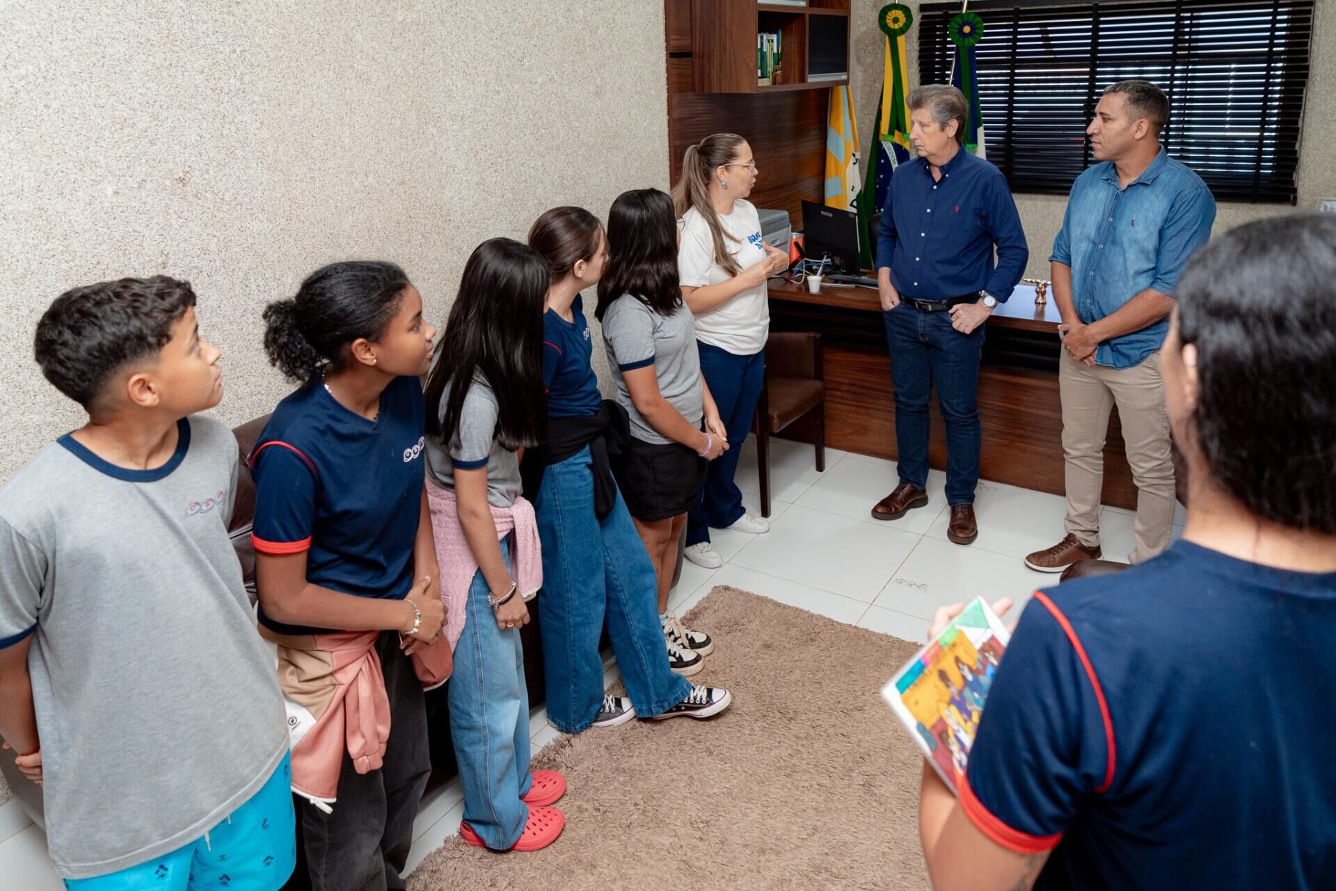 Ilustração da notícia Alunos do CEPE visitam Câmara e levam projeto “Teia de Conexões” à votação popular em Chapadão do Sul da MS Todo dia