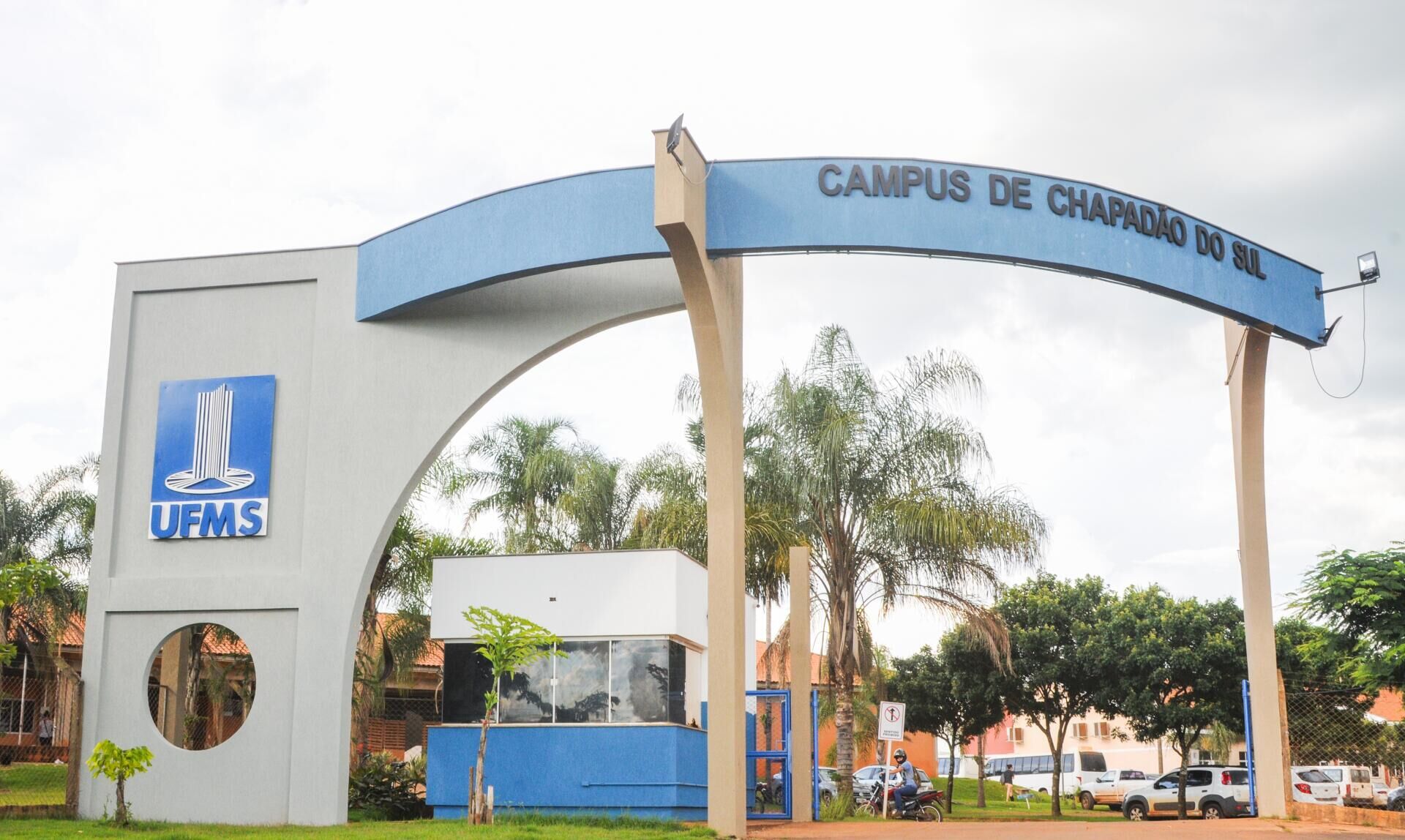Ilustração da notícia UFMS abre cinco vagas para professores em Chapadão do Sul e salários podem chegar a R$ 15 mil da MS Todo dia