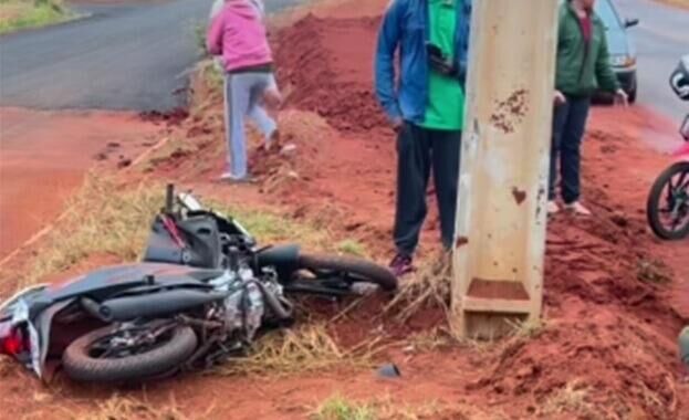 Imagem da notícia Motociclista morre após bater contra poste em Água Clara