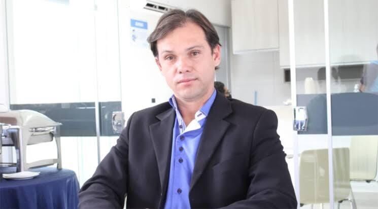 Imagem da notícia Prefeito de Paranaíba é multado em R$ 10,3 mil por live eleitoral