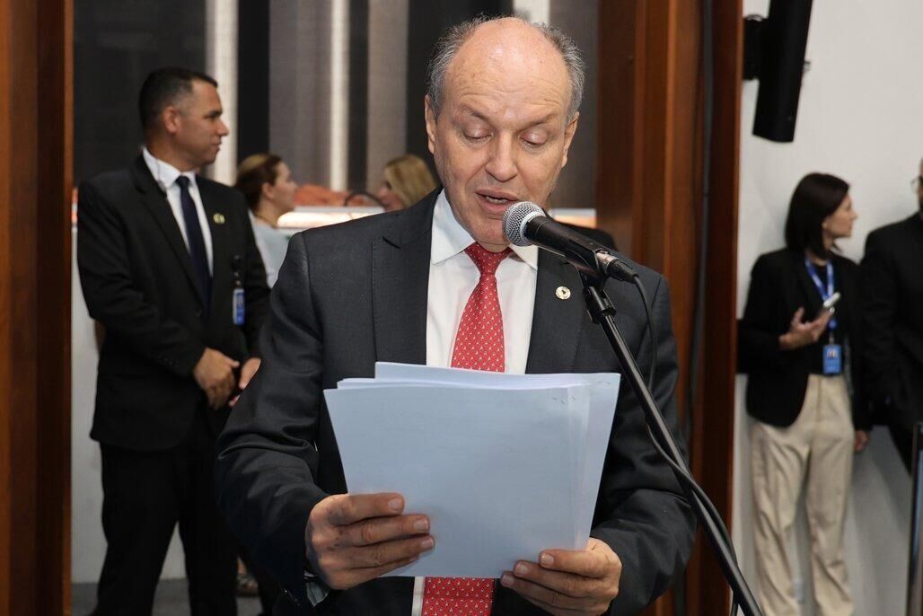 Imagem ilustrativa da matéria Projeto de Lei de Junior Mocchi propõe proibir oferta de empréstimos em aplicativos para idosos