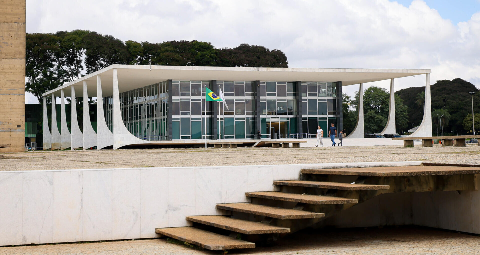 Imagem da notícia STF reafirma validade de redutor do tempo para aposentadoria proporcional de professor