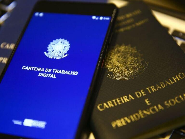 Imagem da notícia Projeto garante empregos em caso de privatização de estatais