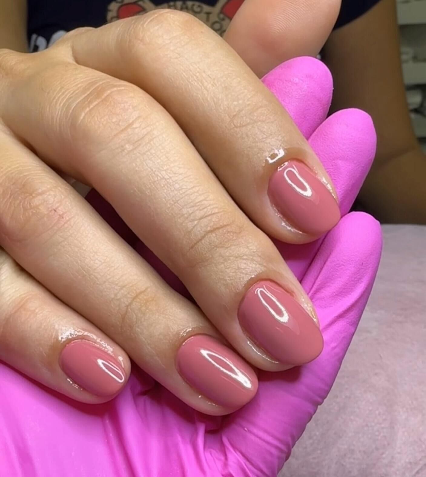 Unhas depois da esmaltação e alongamento
