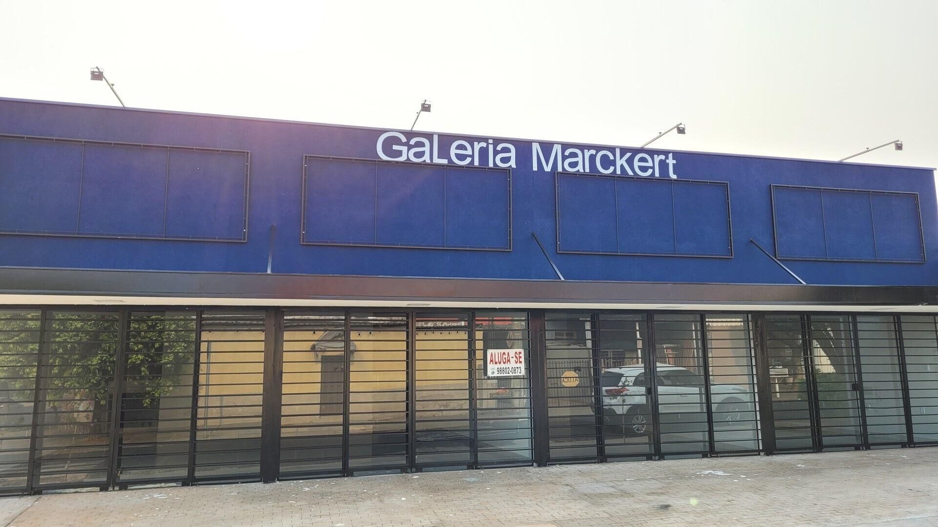 Estacionamento frontal exclusivo da Galeria Marckert