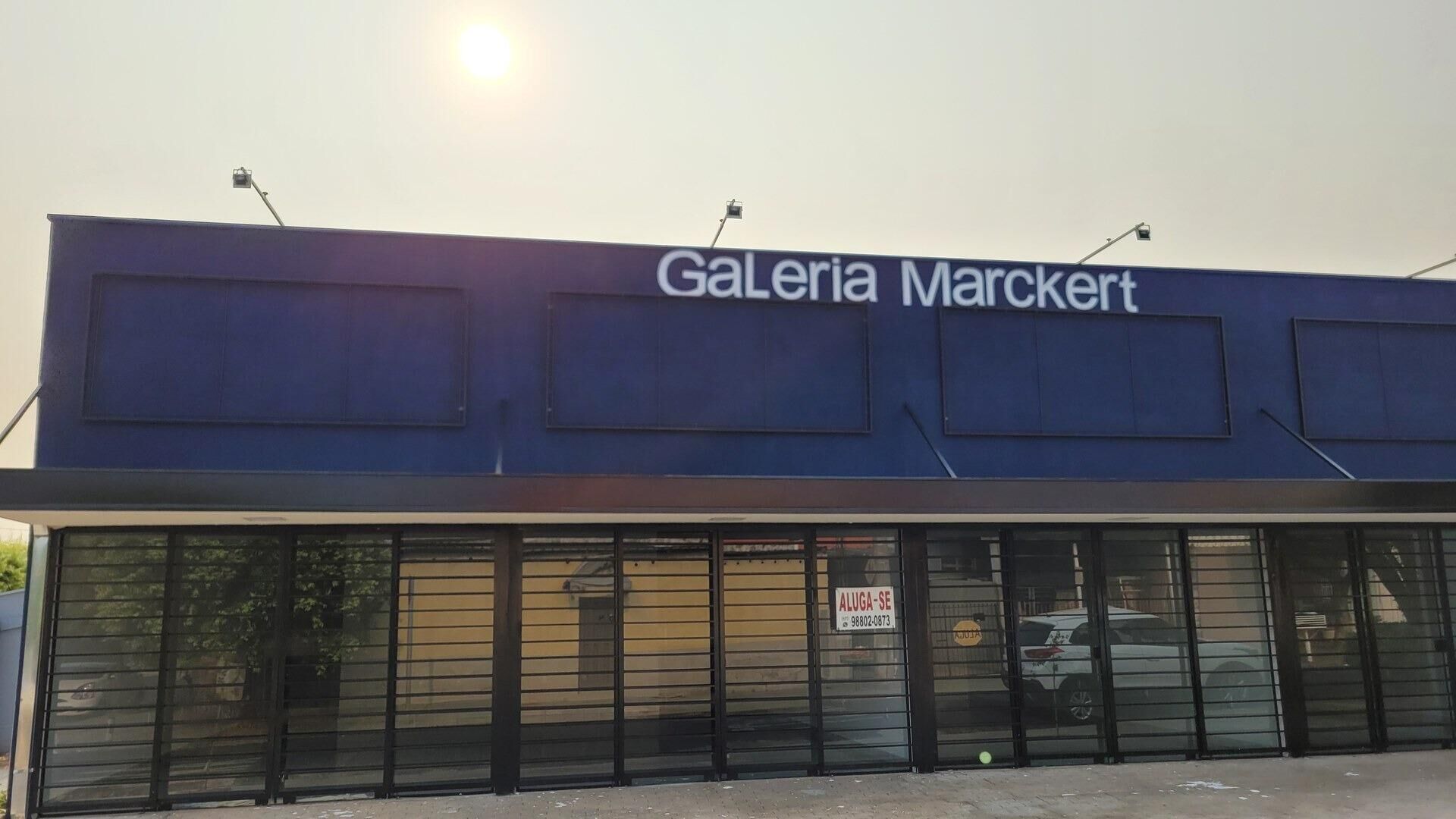 Fachada frontal da Galeria Marckert em São José do Rio Preto com 4 salas térreas e estacionamento próprio