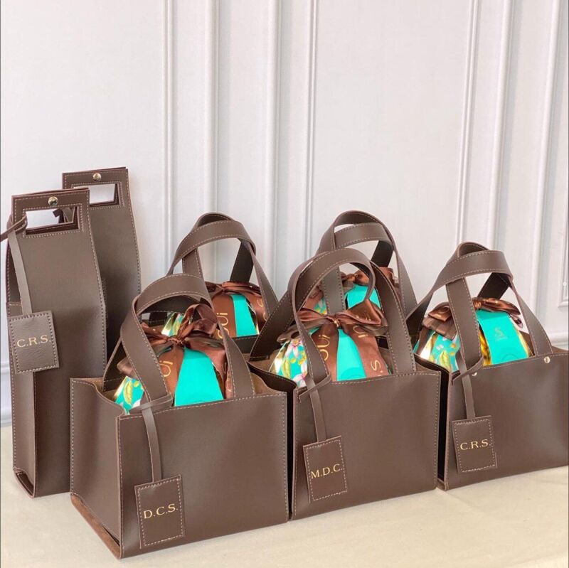 Kits empresariais em sacolas de couro personalizadas