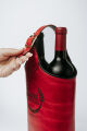Imagem adicional 4 do item PORTA-VINHOS EM COURO VERMELHO PARA DUAS GARRAFAS
