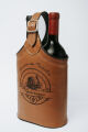 Imagem adicional 1 do item PORTA-VINHOS EM COURO CASTANHO PARA DUAS GARRAFAS