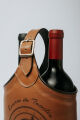 Imagem adicional 2 do item PORTA-VINHOS EM COURO CASTANHO PARA DUAS GARRAFAS