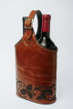 Imagem adicional 1 do item PORTA-VINHOS EM COURO CAMEL PARA DUAS GARRAFAS