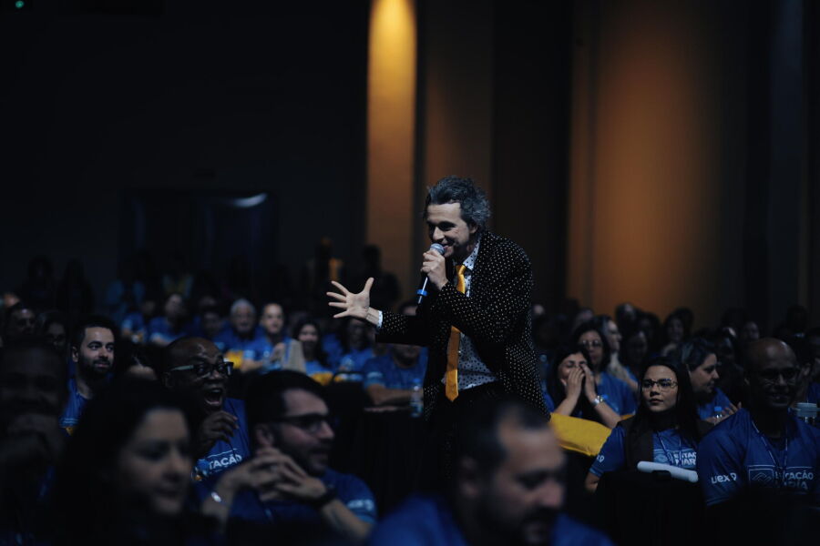 Márcio Ballas, Mestre de Cerimônia, abre e conduz o 1º dia da 10ª Convenção Nacional de Franqueados da Maria Brasileira.