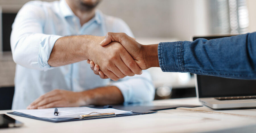 Mais do que olhar apenas o preço, é importante avaliar a qualidade, a confiança e o suporte oferecido. Reprodução: Internet