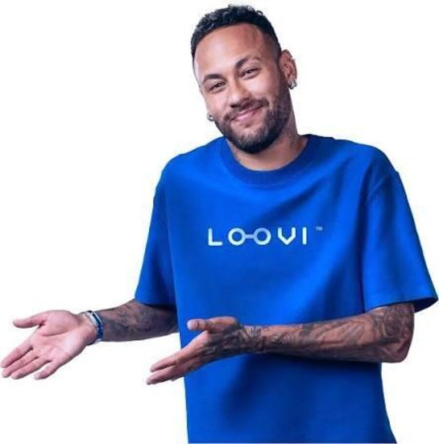 Foto descontraída do embaixador da Loovi, o jogador Neymar Júnior.