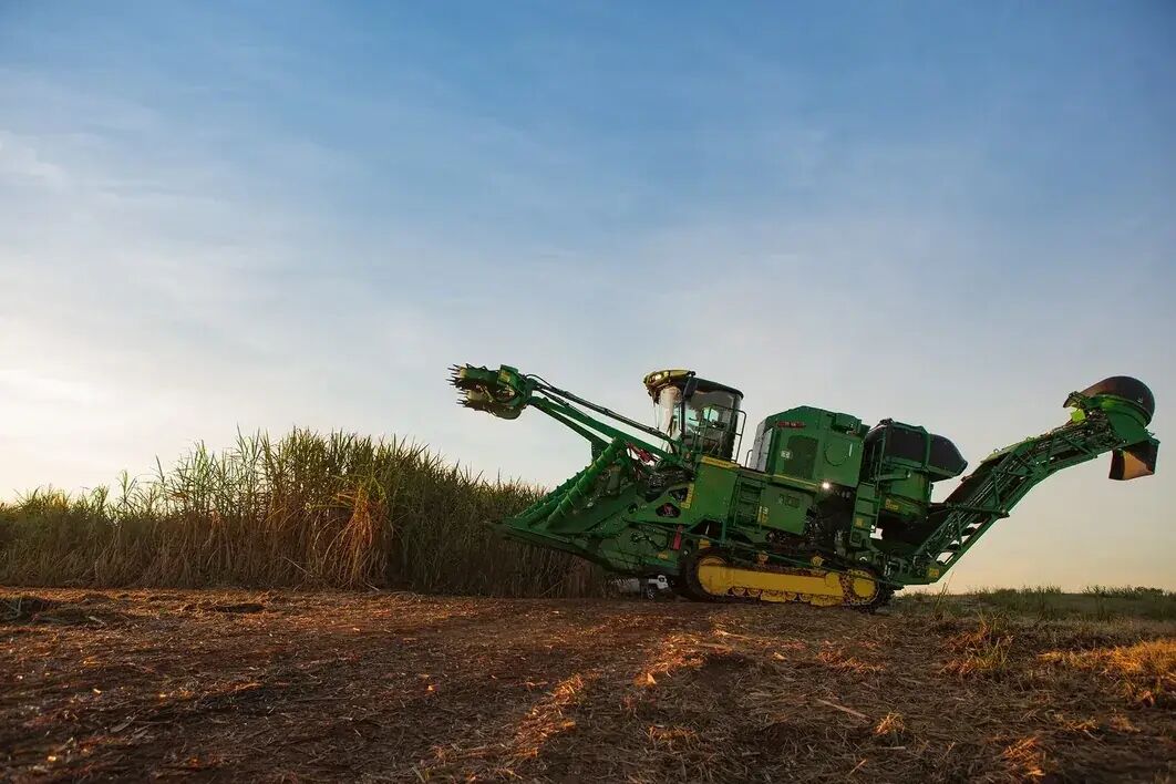 Colhedora agrícola em operação