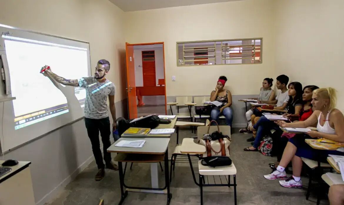 Imagem ilustrativa da matéria Pé-de-Meia: nascidos em maio e junho recebem parcela nesta quarta