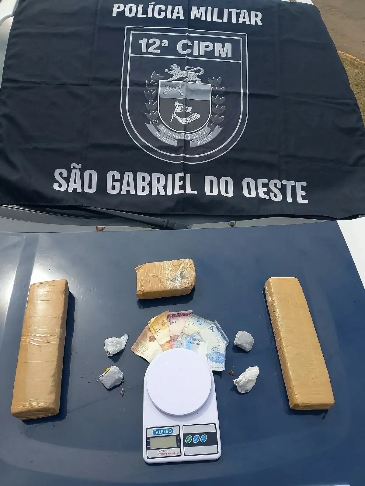 Imagem ilustrativa da matéria Adolescente de 17 anos é apreendido com 2,4 kg de maconha em São Gabriel do Oeste