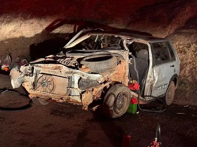 Imagem ilustrativa da matéria Colisão entre carro e caminhão dos Correios deixa quatro feridos na BR-163 em Rio Verde
