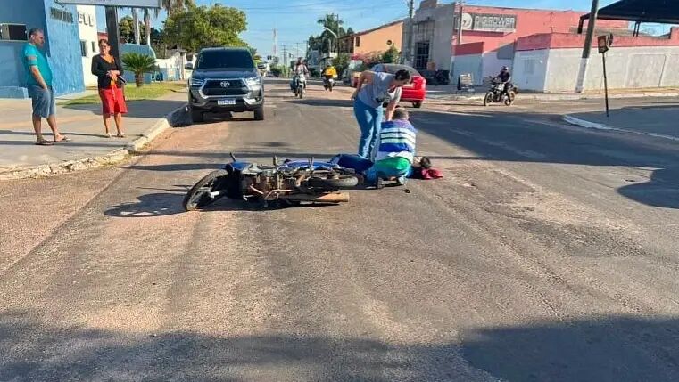 Ilustração da notícia Jovem é socorrida após acidente com caminhão em cruzamento de Coxim