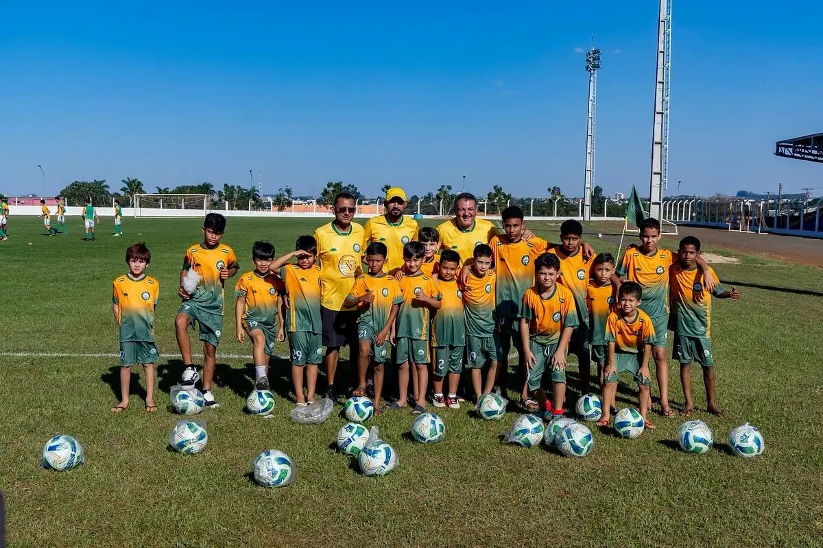 Ilustração da notícia São Gabriel do Oeste investe no esporte e entrega kits de treinamento para mais de 220 atletas da MS Todo dia