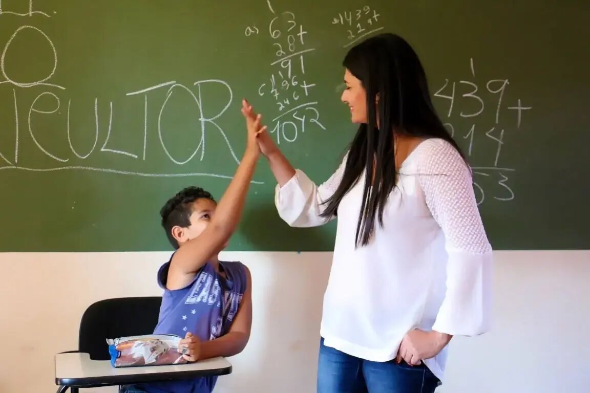 Imagem ilustrativa da matéria Rose Modesto destaca valorização dos professores e relembra trajetória na educação