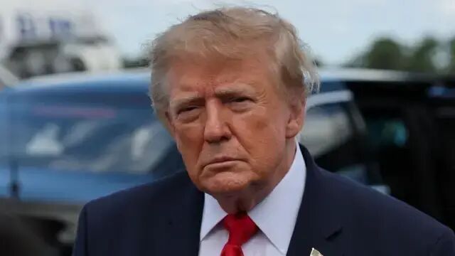 Ilustração da notícia Governo Trump não pretende apoiar Flávio como líder do Brasil, diz Reuters da MS Todo dia