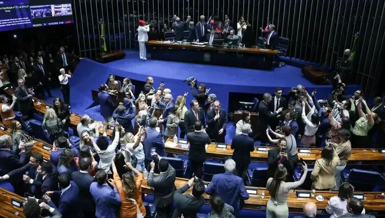 Ilustração da notícia Senado aprova fim da escala 6x1 e redução da jornada de trabalho da MS Todo dia