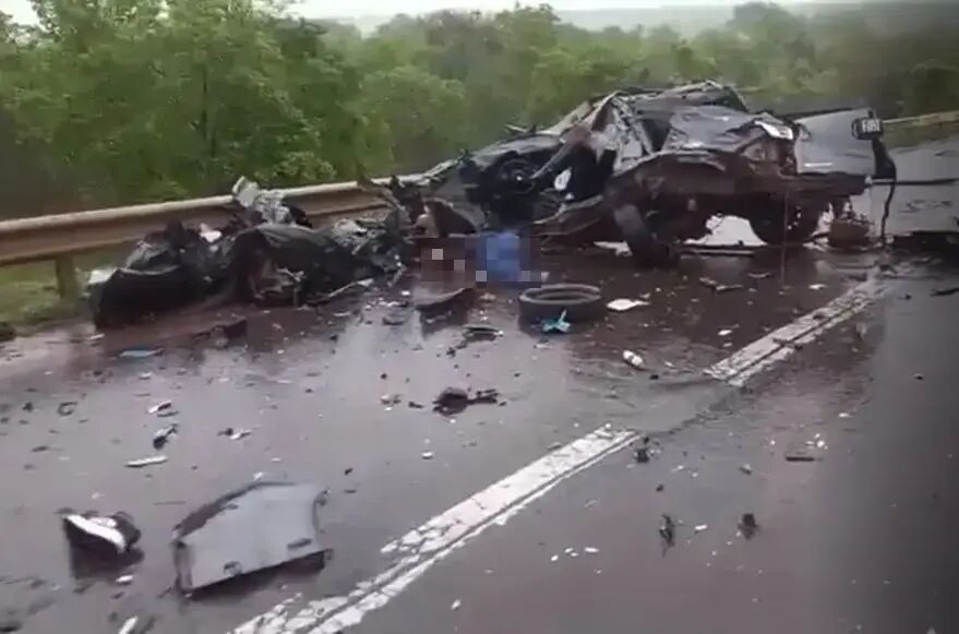 Ilustração da notícia Colisão frontal entre carro e carreta deixa um morto e um ferido grave no trecho entre Coxim e Rio Verde da MS Todo dia