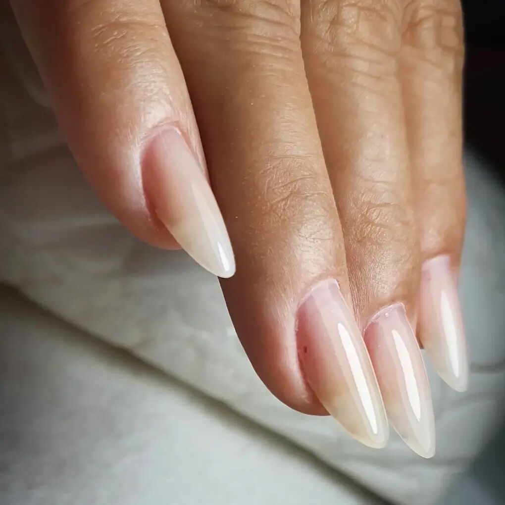 Unhas com esmaltação em gel Pamela Rezende