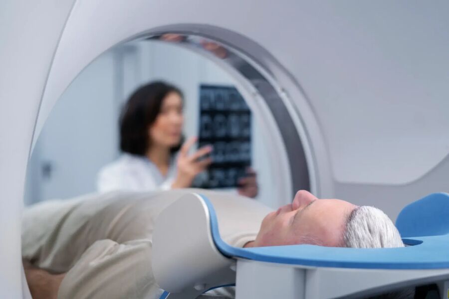 Imagem paciente-exame-ressonancia-magnetica-em-equipamento