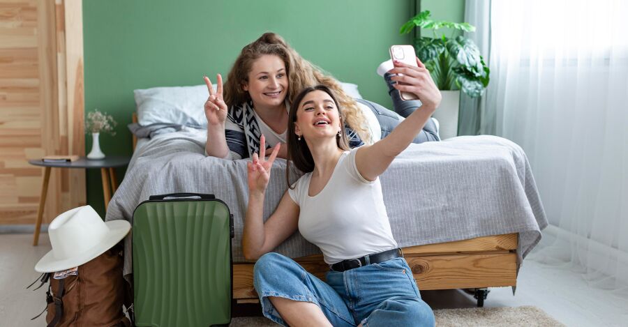 Curta a viagem de carnaval com mais tranquilidade! Chame a Maria Brasileira e tenha sua casa limpa e aconchegante para quando voltar.